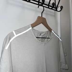 Lululemon Lab men’s white mesh reflective tee small
